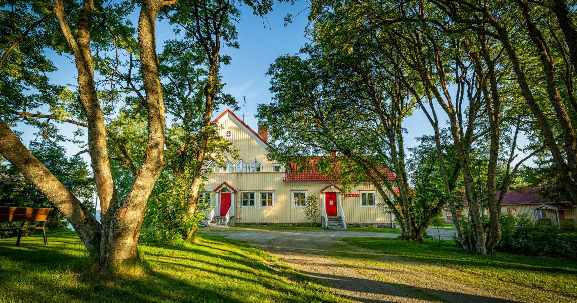 Mekrijärven päärakennus